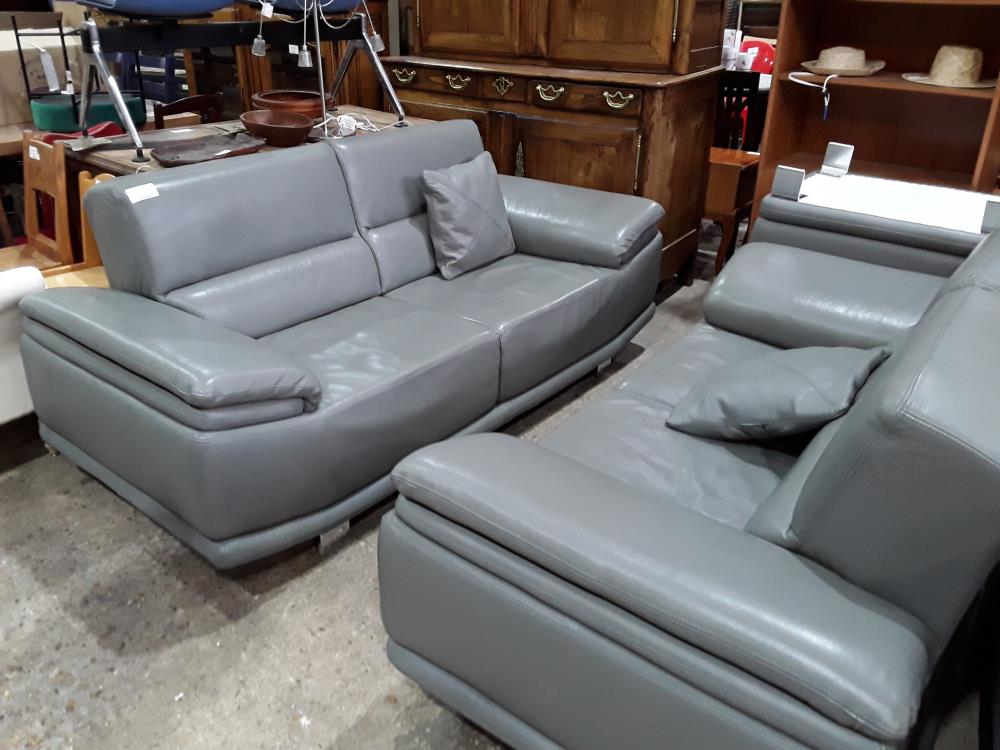 CANAPE 3PL + CANAPE 2PL + 2 POUFS CUIR GRIS CLAIR 