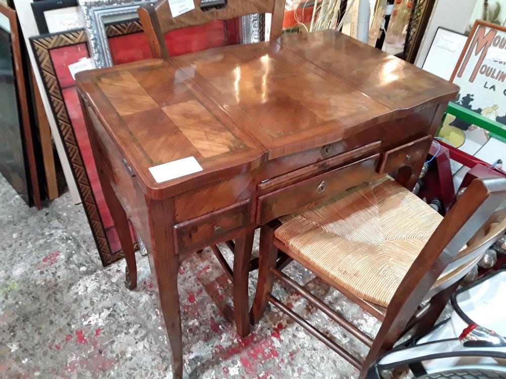 COIFFEUSE MARQUETEE AVEC MANQUES  ET RAYURES  ABATTANT MIROIR 2T 1 TIRETTES 2 COMPARTIMENTS COTE