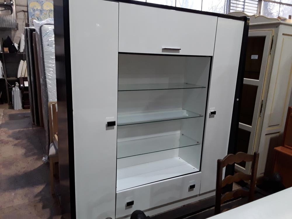 MEUBLE LAQUE BLANC 2P 1T 1 ABATTANT  3 TABLETTES VERRE