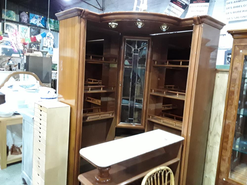 BAR D ANGLE DECOR TYPE MARQUETERIE  + COMPTOIR MARBRE+ 1 TABOURET SIMILI ROUGE