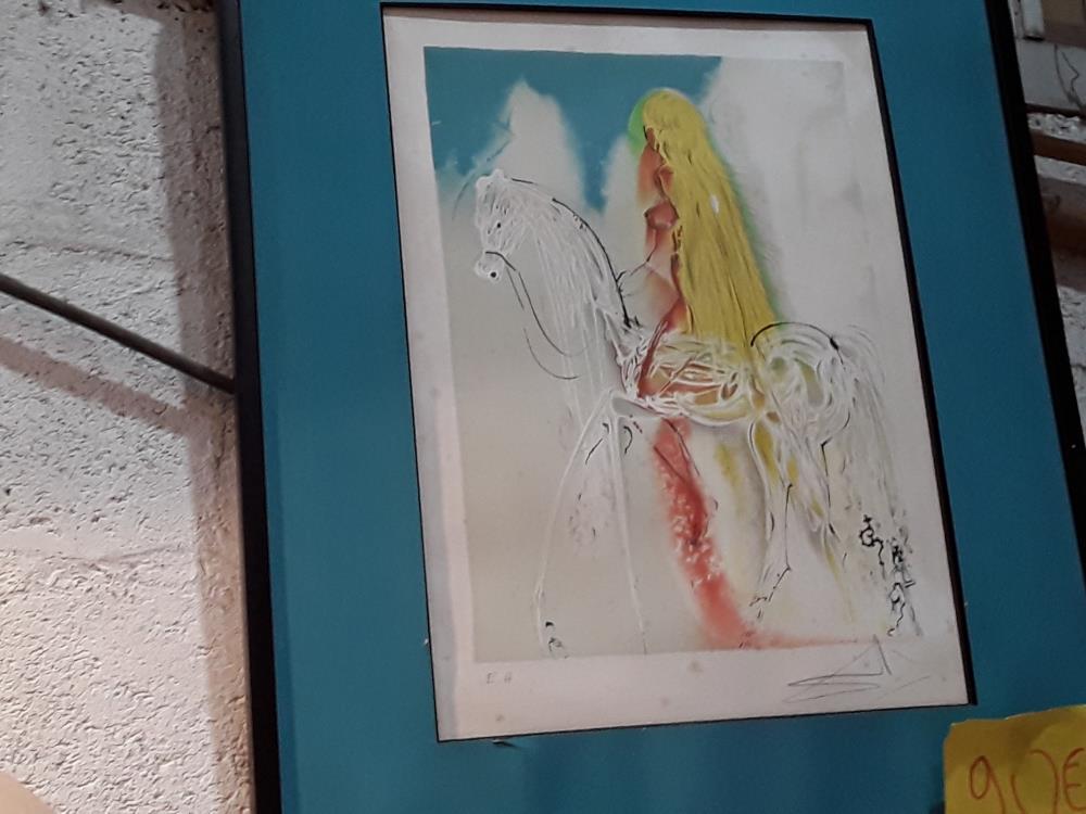 LITHO DE DALI FEMME ROUGE CHEVEUX JAUNE  AU CHEVAL  MARIE LOUISE BLEUE