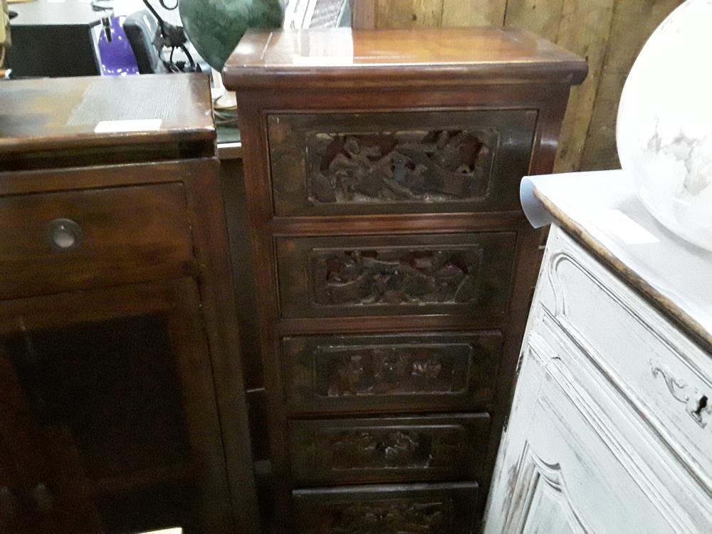 CHIFFONNIER ASIATIQUE ACAJOU 5T SCULPTES