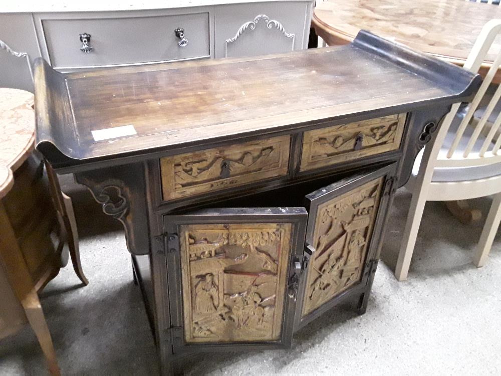 MEUBLE CHINOIS GONDOLE 2T 2P DORES SCULPTES DEFAUT PLATEAU