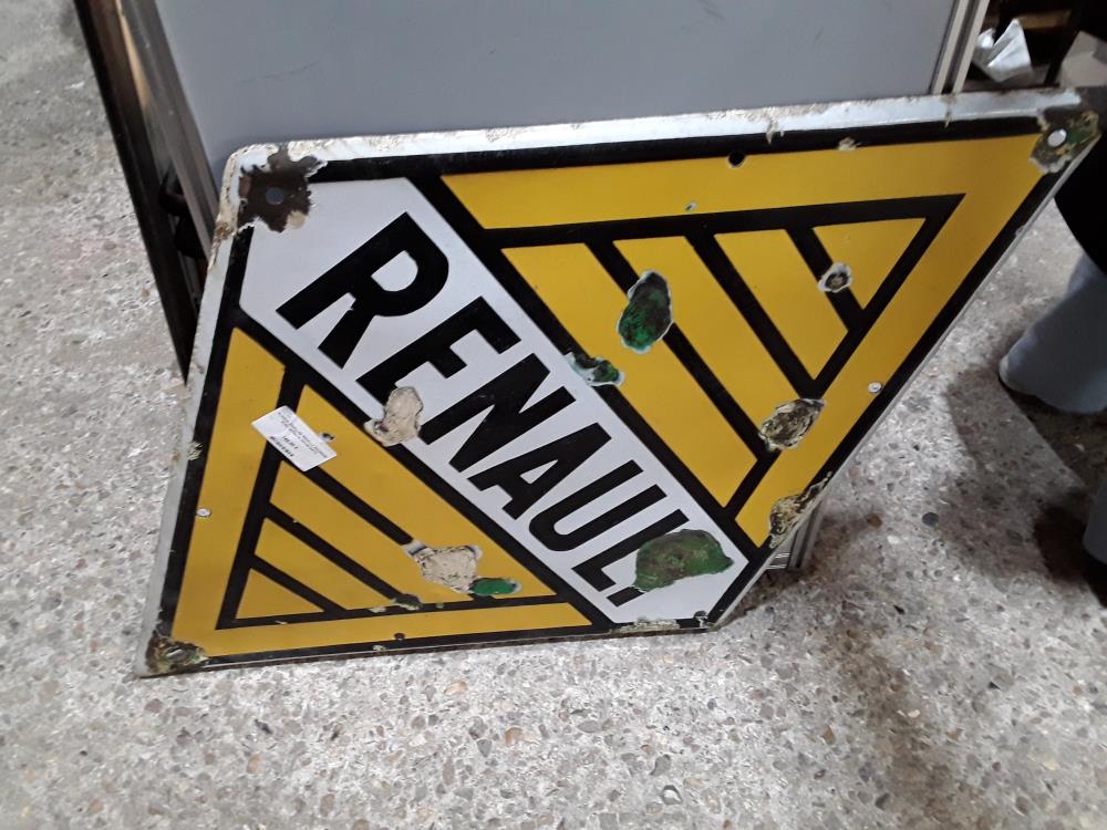 PLAQUE EMAILLEE RENAULT ANCIENNE AVEC IMPACTS IMPORTANTS