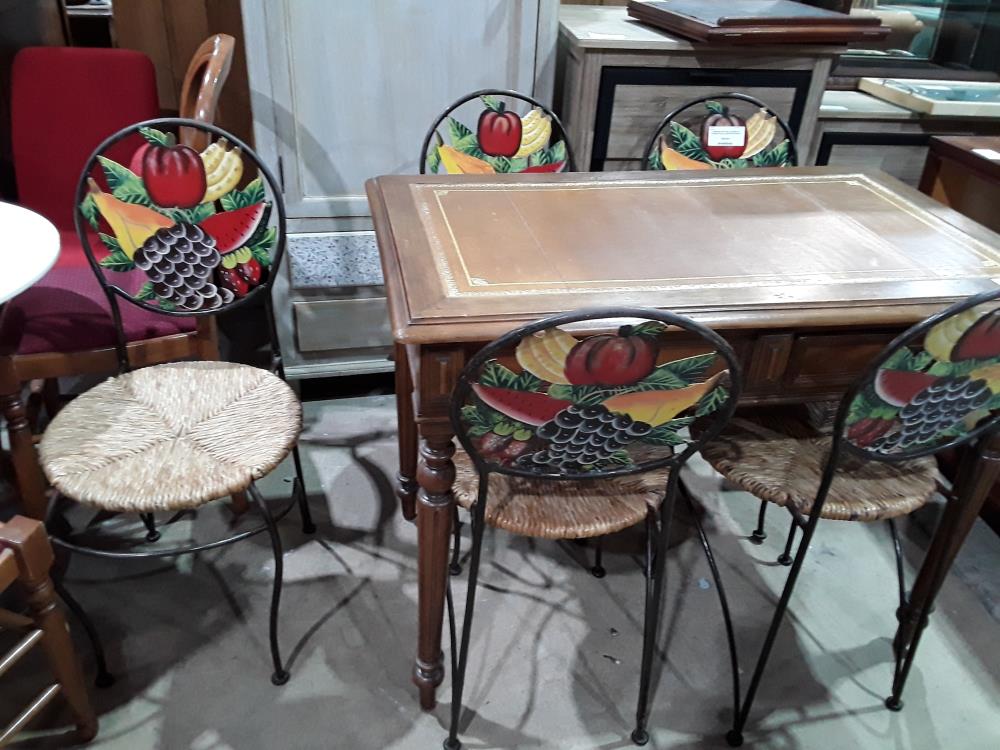 SERIE DE 5 PETITES CHAISES FF DOSSIER ROND A DECOR DE FRUITS ASSISE PAILLE AVEC DES DEFAUTS