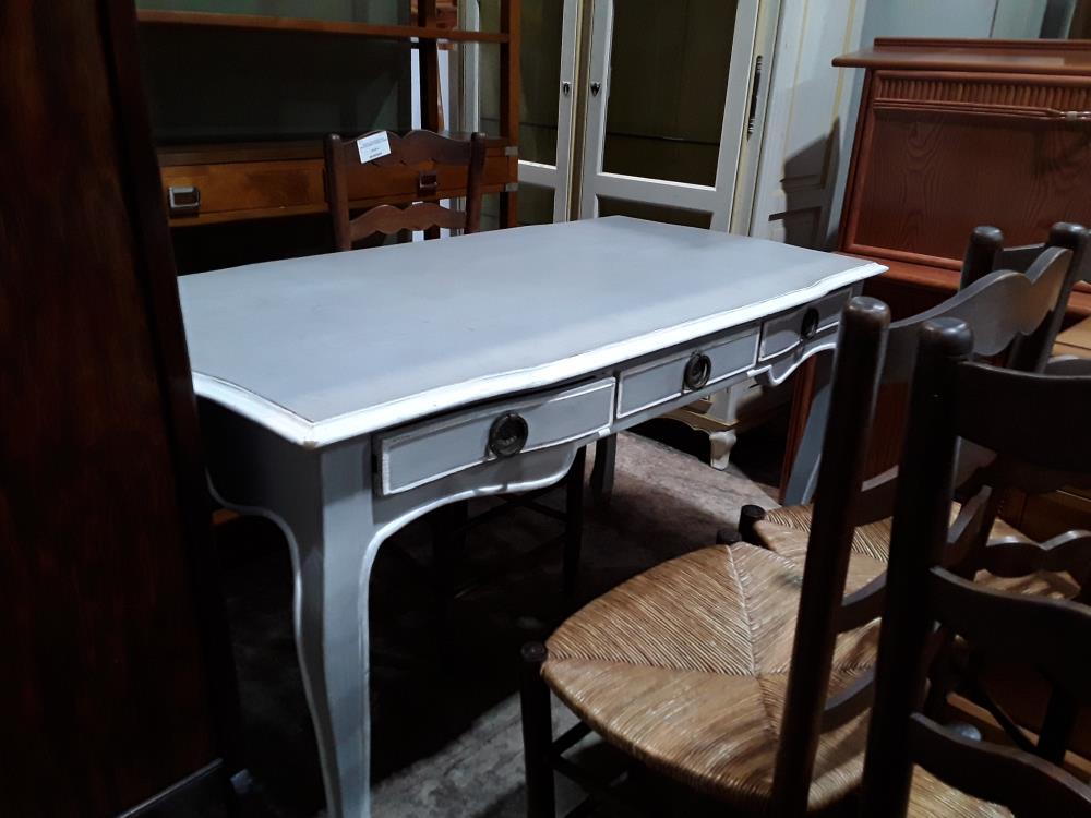 BUREAU 70X130  3 T BOIS GRIS LISERET BLANC PLATEAU TACHES