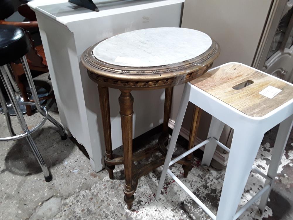 SELETTE OVALE DE STYLE L XVI BOIS DORE MARBRE CASSE