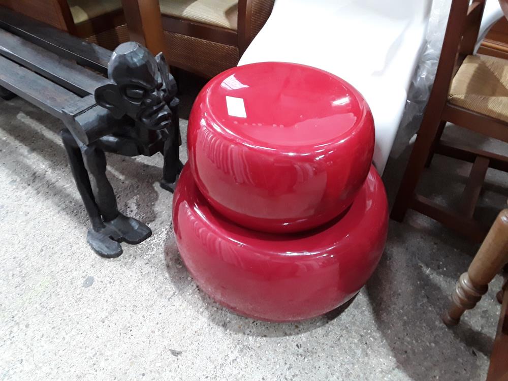 PAIRE DE TABLES GIGOGNES RONDES ROUGES DEFAUT