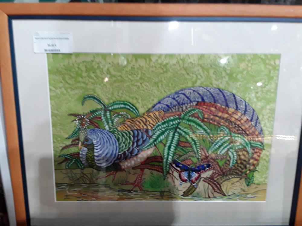 PEINTURE SUR SOIE PAON ENCADREE