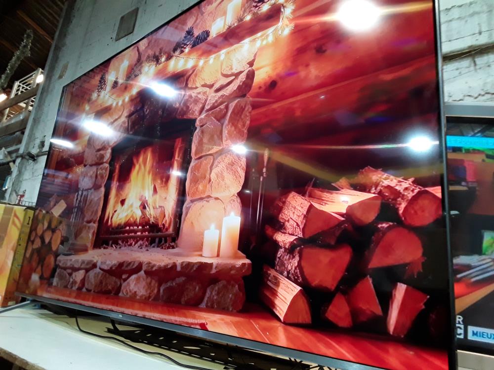 TV TCL HD SMART INTERNET 85" SUR PIED ET MURALE GARANTIE JUSQUE 05:2026