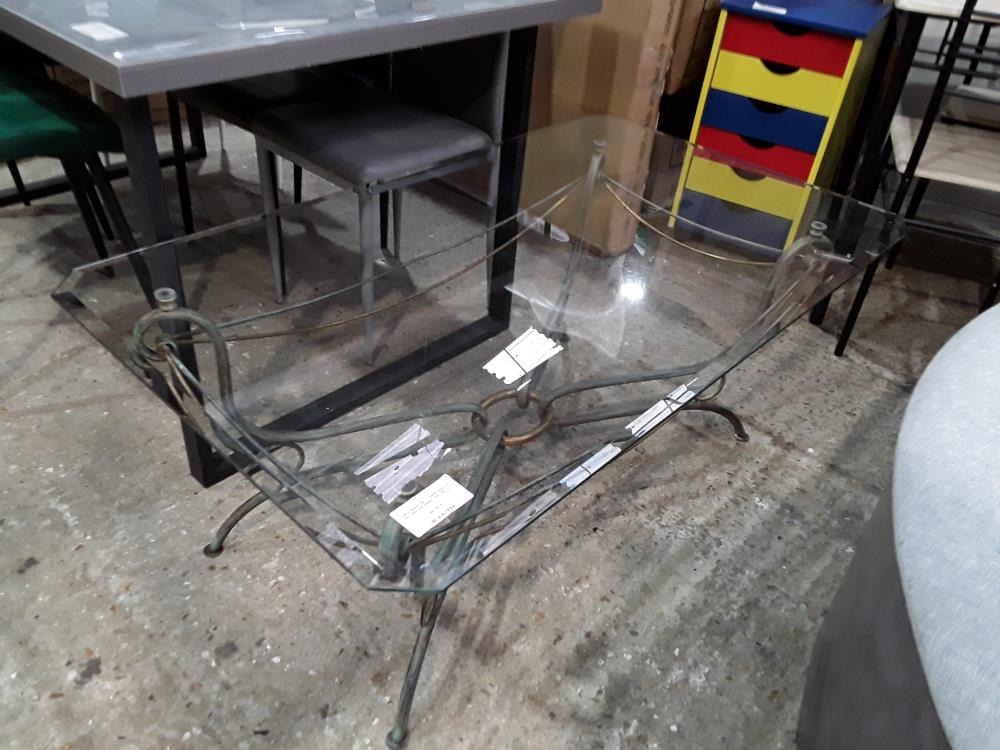 TABLE BASSE RECT VERRE BISAUTE RAYURES PIETEMENT FER VERT ET DORE 