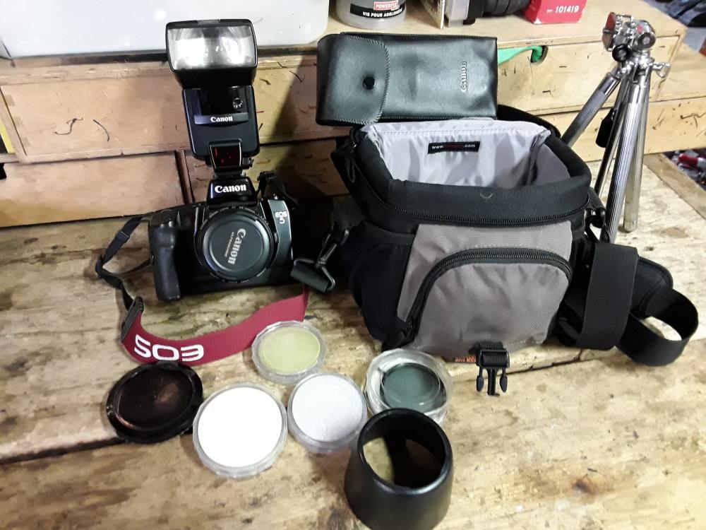 APPAREIL PHOTO ARGENTIQUE CANON EOS5 + FLASH 540EZ + FILTRES +PIED+SACOCHE