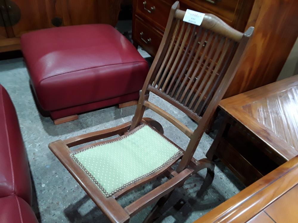 SIEGE PLIANT ENFANT TISSU VERT DOSSIER A BARREAUX