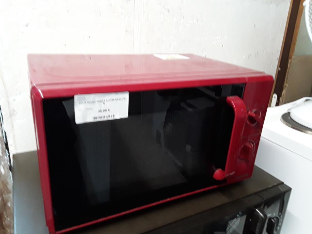 FOUR MICRO ONDES ROUGE ESSNCIEL B