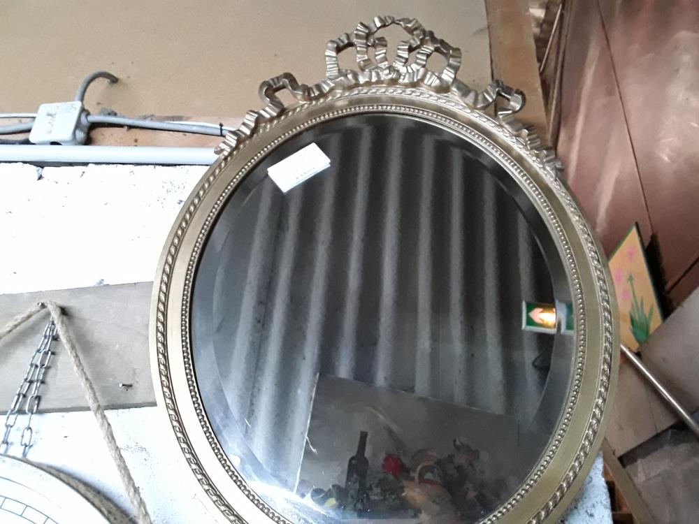 MIROIR BISAUTE OVALE  54X62 A NOEUD PEINT EN DORE