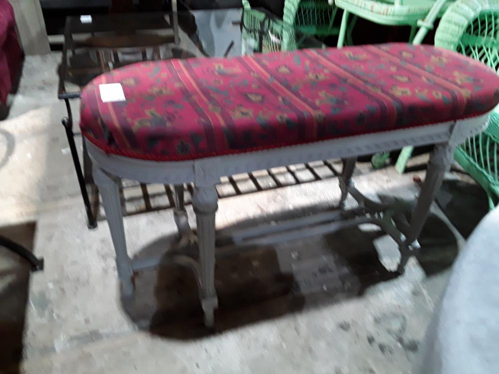 BANQUETTE STYLE LXVI PATINE GRIS 95CM TISSU ROUGE IMPRIME