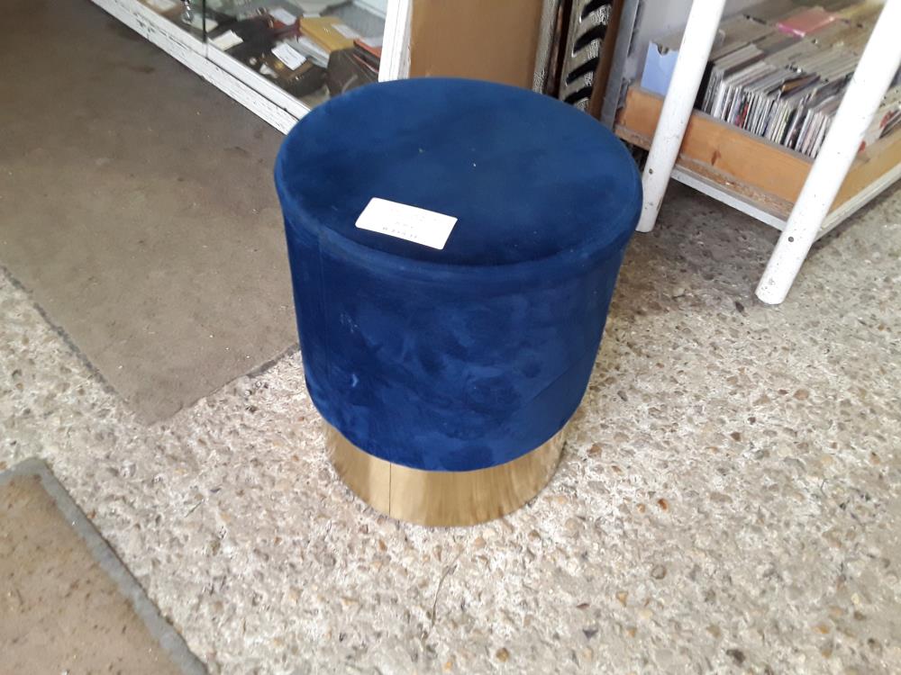 POUF ROND VELOURS BLEU BASE COULEUR DORE