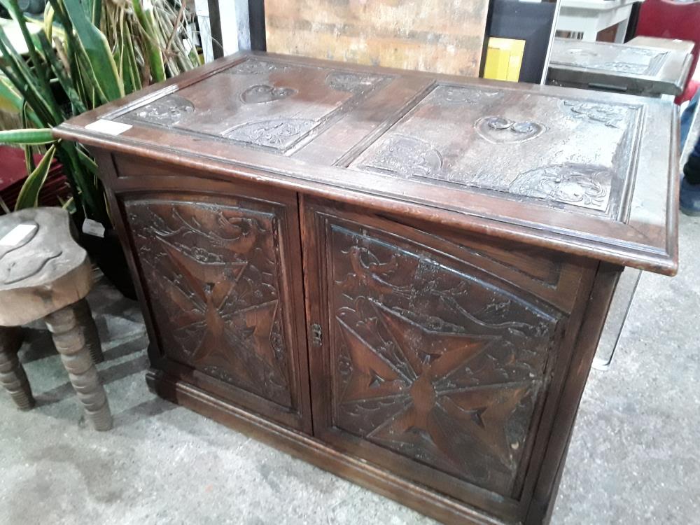 BUFFET CHENE  2 PORTES REGIONAL  DECOR OISEAUX COEURS 102/72/59CM 