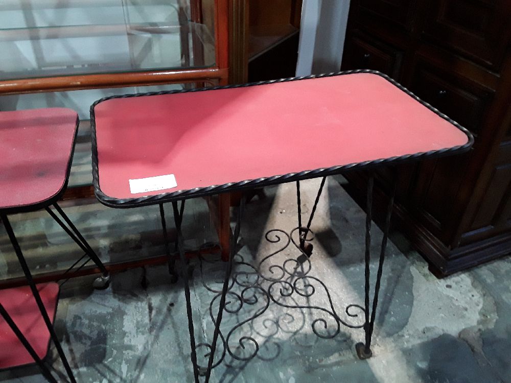 TABLE ROULANTE VINTAGE FF ET PLATEAU ROUGE TACHES
