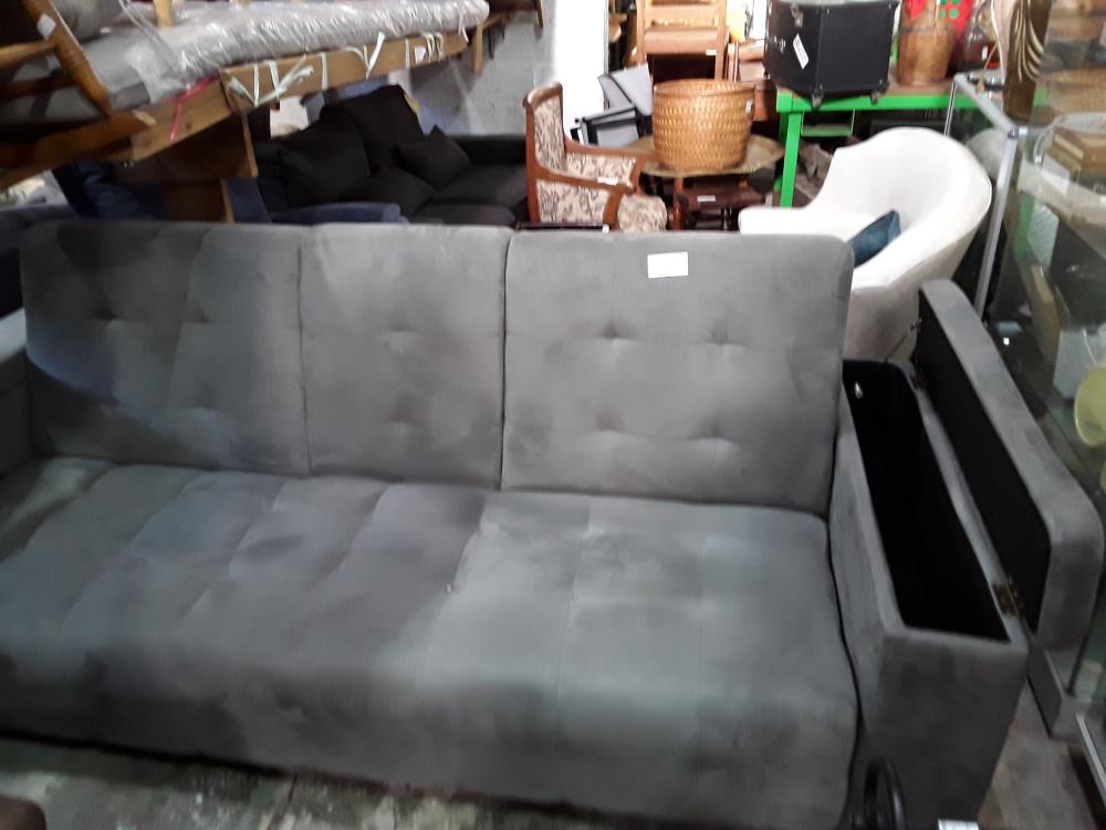 CANAPE CLIC CLAC FACON NUBUC GRIS COFFRES DANS ACCOUDOIRS DOSSIER BASCULANT PORTE VERRES