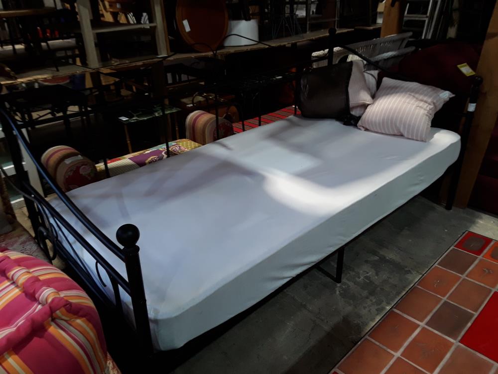 BANQUETTE LIT 90X190 TUBE NOIR +MATELAS MOUSSE