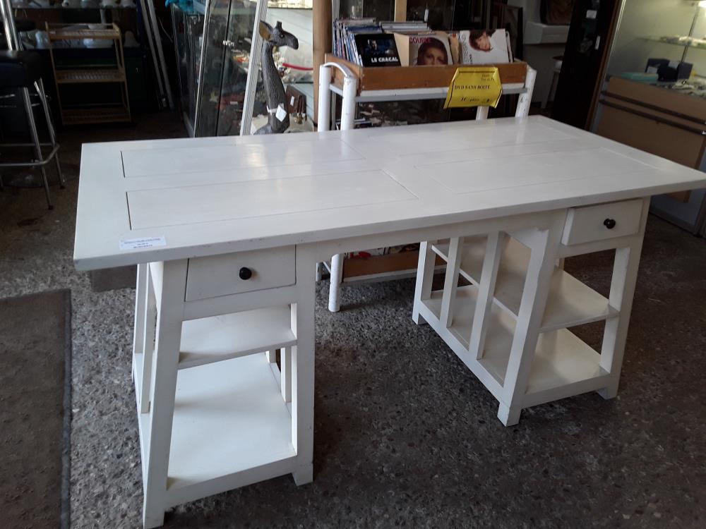BUREAU D ATELIER LAQUE CREME  150/70CM 2 TIROIRS PLATEAU AVEC TRACES ET DEFAUTS 
