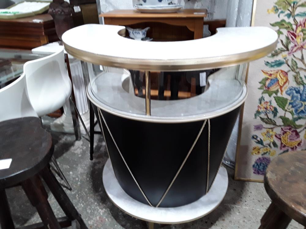 BAR VINTAGE DECOR TAMBOUR