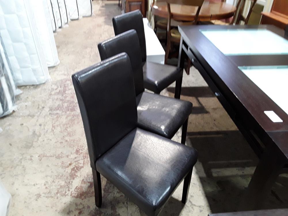 SERIE DE 6 CHAISES SIMILI WENGUE AVEC DEFAUTS