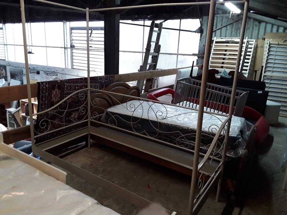 CADRE DE  LIT   A  BALDAQUIN TUBES BEIGES 90/190CM 