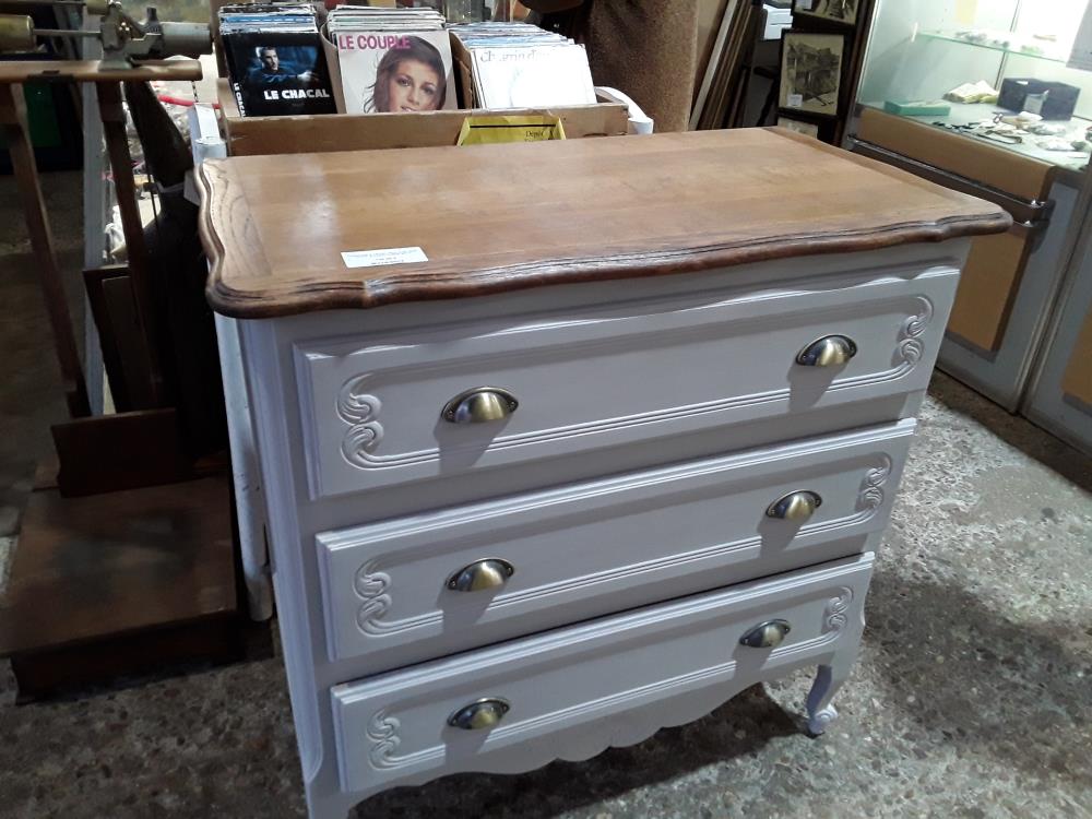 COMMODE 3 TIROIRS PEINTE EN GRIS CLAIR  PLATEAU CHENE BRUT