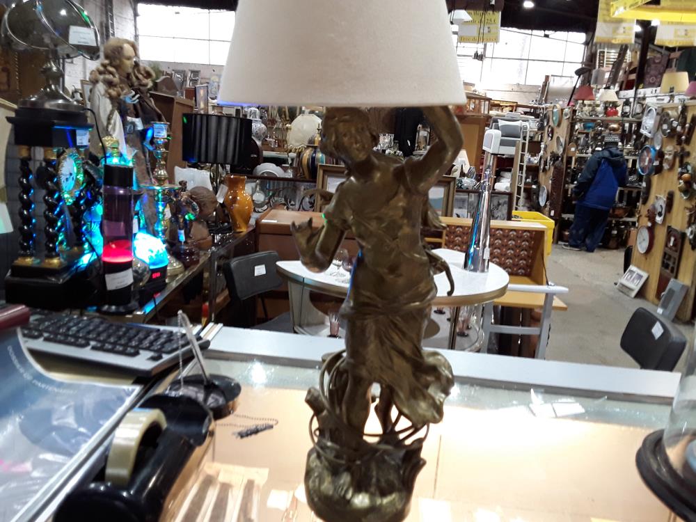 LAMPE FEMME REGULE DOREE CHERRIER  