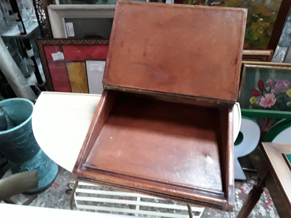 ECRITOIRE A POSER RECOUVERT DE CUIR 42/40CM