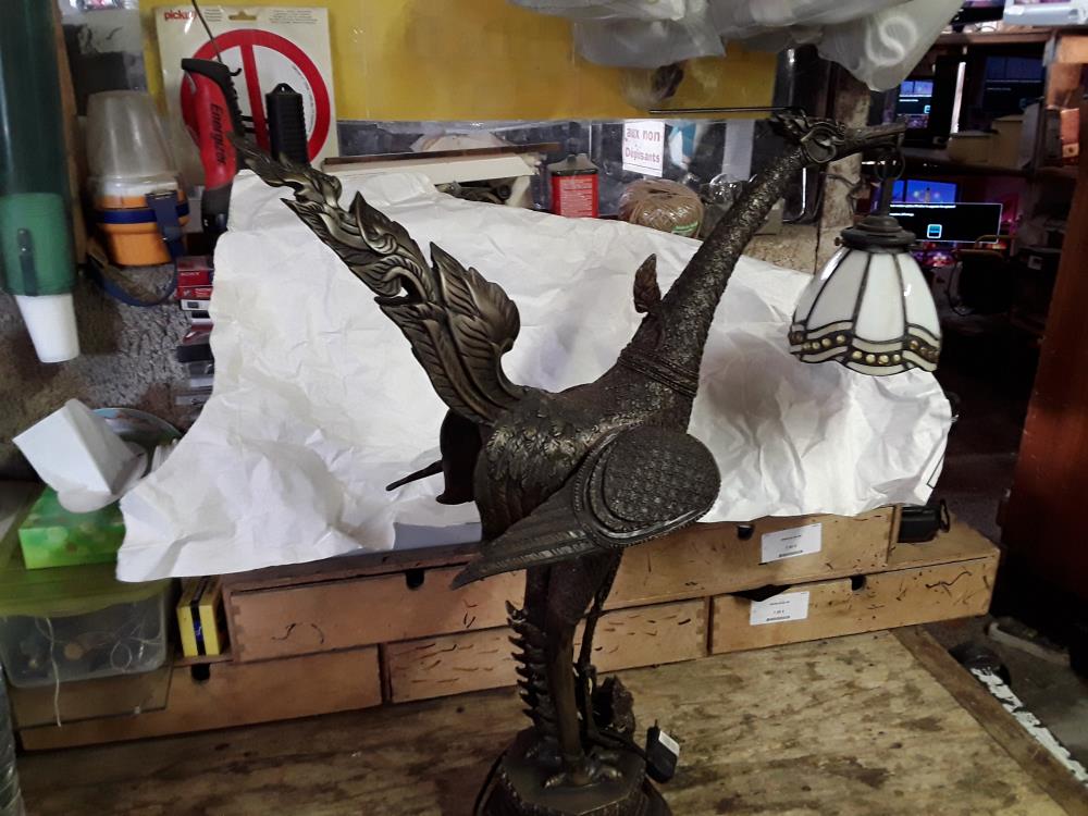 LAMPE BRONZE PHOENIX 67CM  AVEC ABAT JOUR FACON VITRAIL