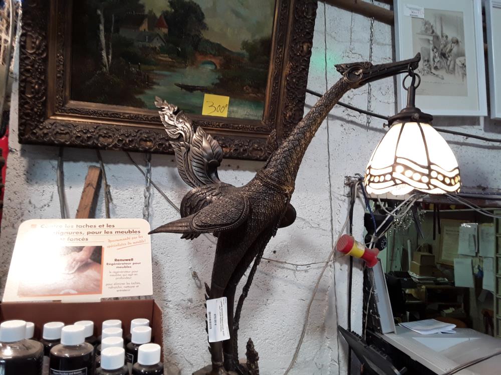 LAMPE BRONZE PHOENIX 67CM  AVEC ABAT JOUR FACON VITRAIL