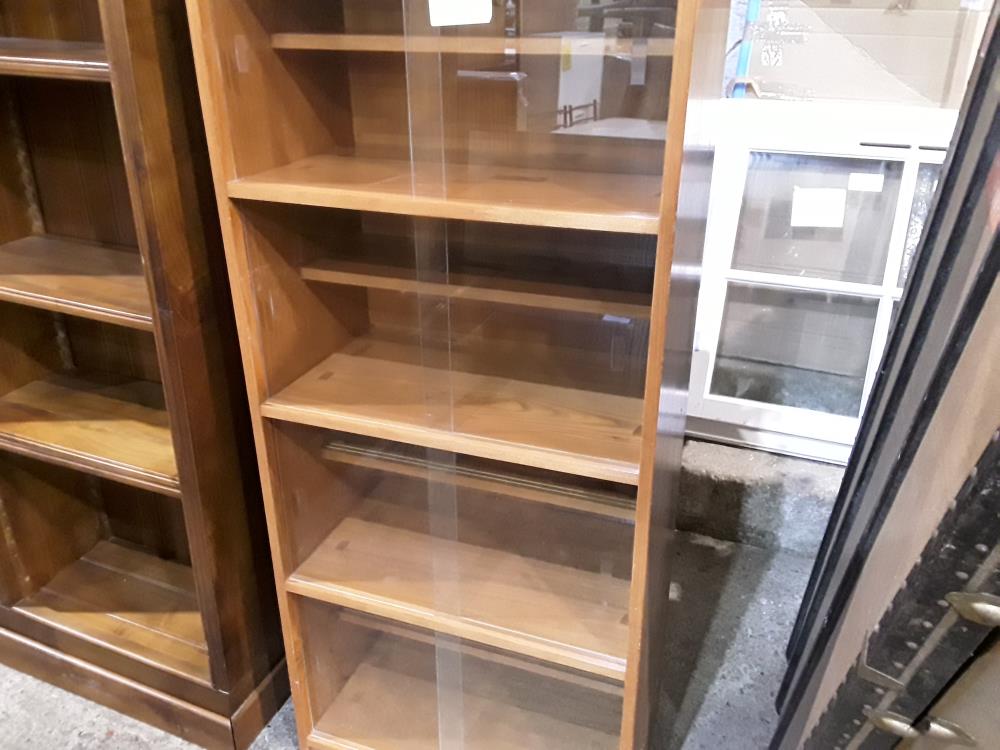 ETAGERE VITRINE DECO MERISIER 64X150 VITRES COULISSANTES