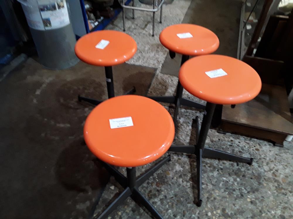 TABOURET D ATELIER REGLABLE ASSISE ORANGE
