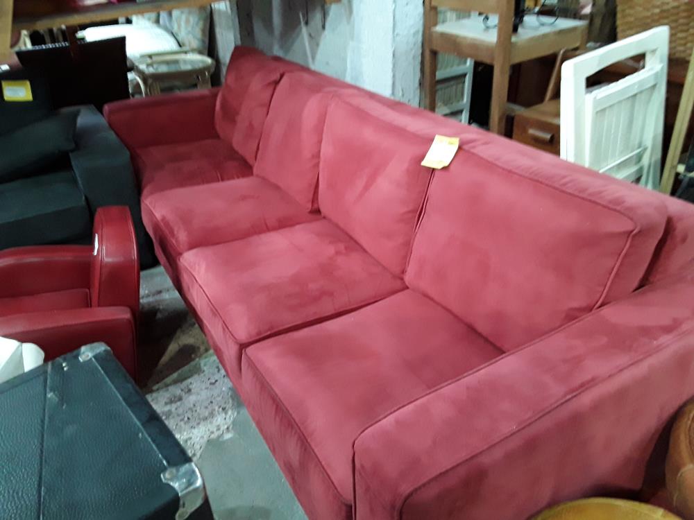 CANAPE ROUGE 4 PLACES FACON NUBUC TRACES  POLTRONESOFA