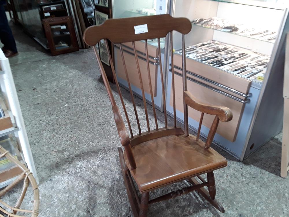 ROCKING CHAIR BOIS TACHE
