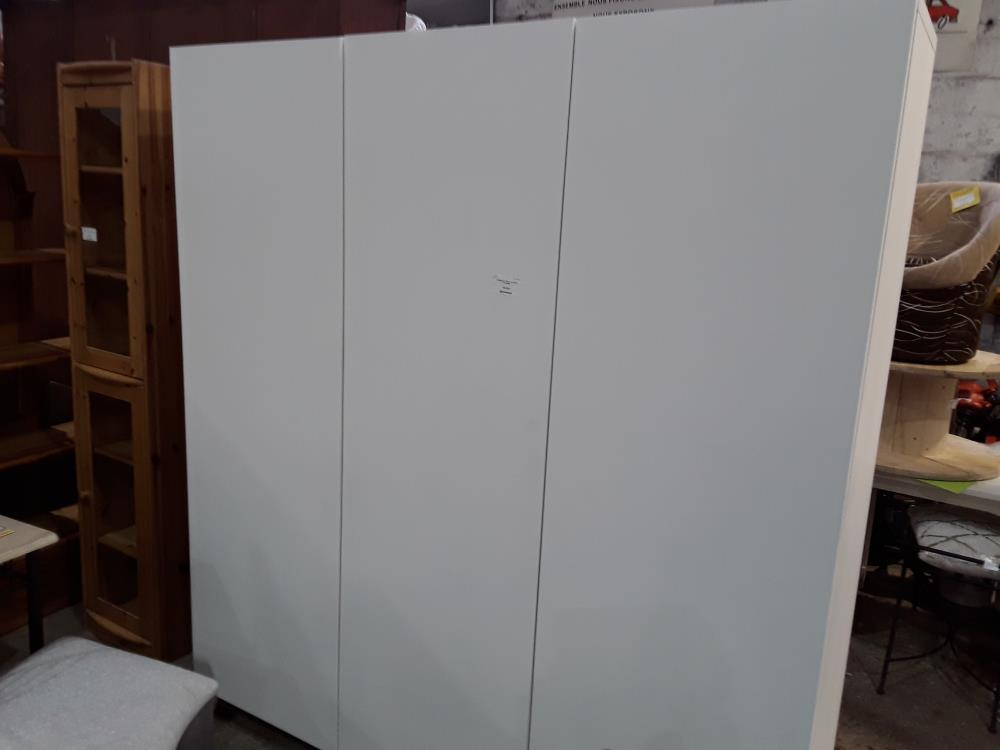 ARMOIRE 3P 180/220  BLANCHE ETAGERES