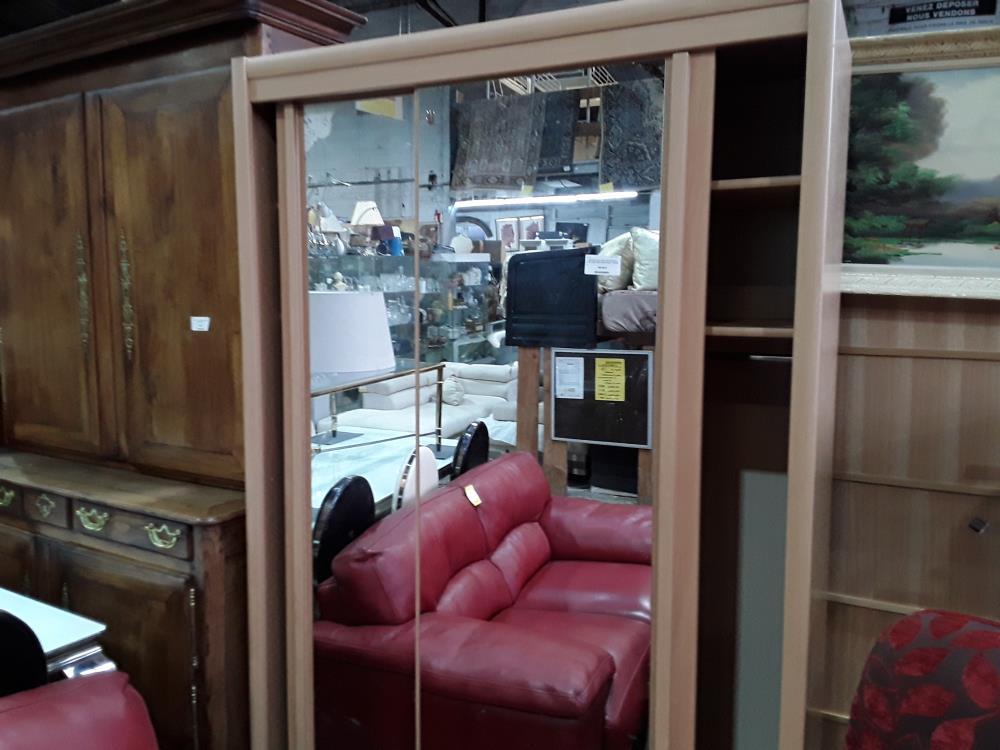ARMOIRE LING PEND DECO BOIS 2P COULISSANTES MIROIR DONT 1 FELEE
