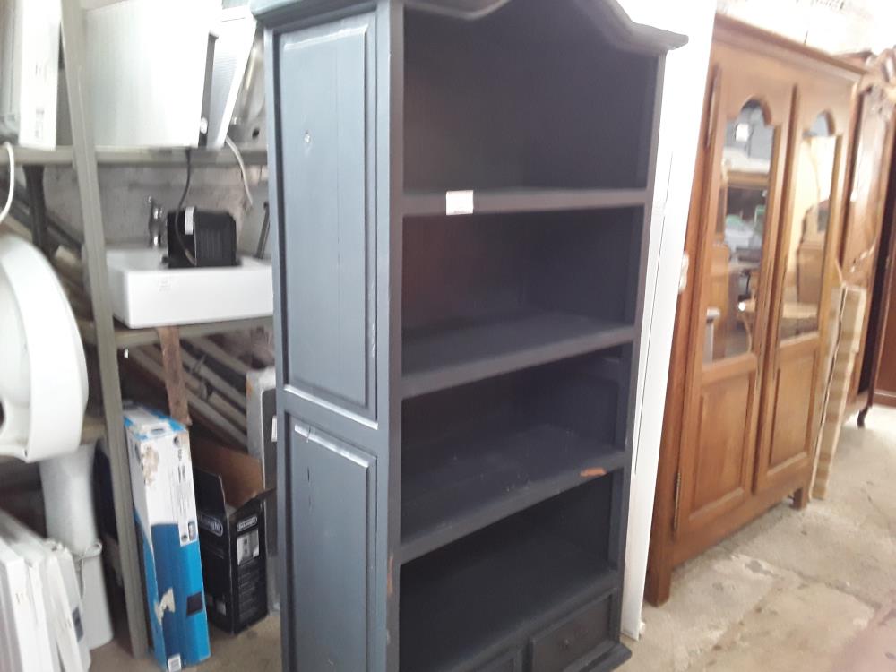 BIBLIOTEQUE BOIS BLEUE 2T BAS PEINTURE PETITS ECLATS