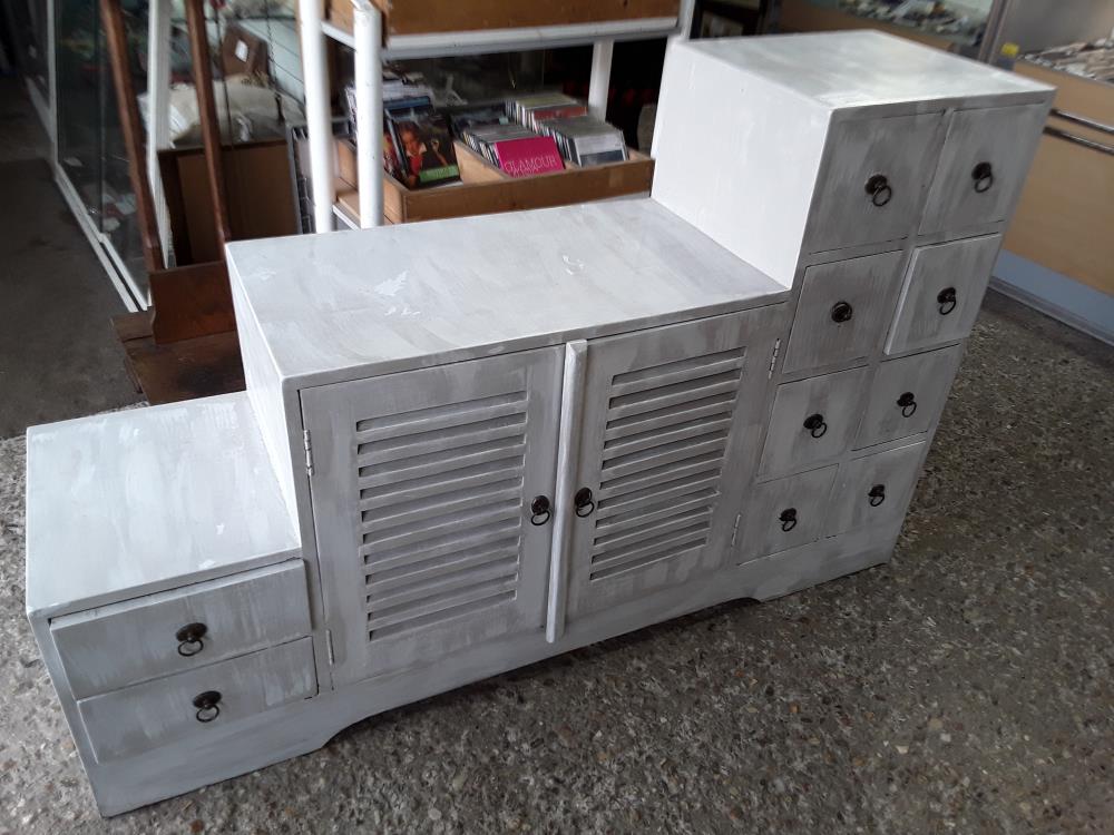 MEUBLE ESCALIER REPEINT CERUSE BLANC 10T 2P FACON PERSIENNES