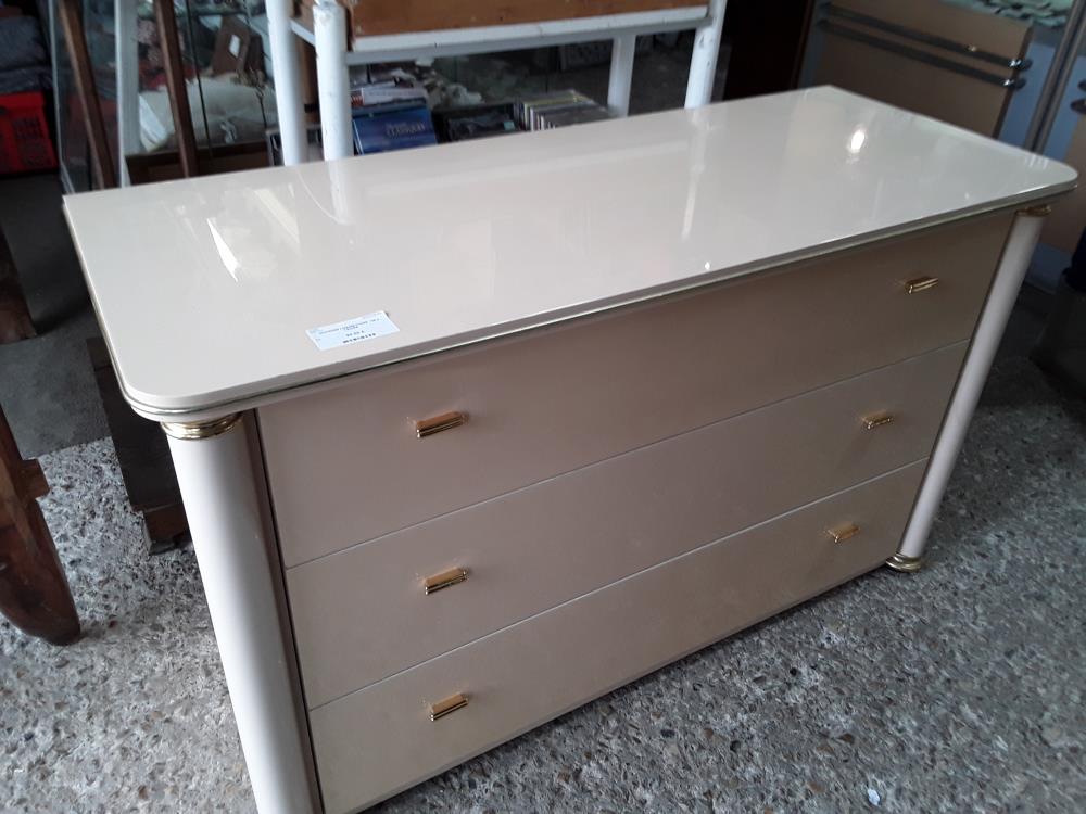 COMMODE LAQUEE IVOIRE  125 3 TIROIRS