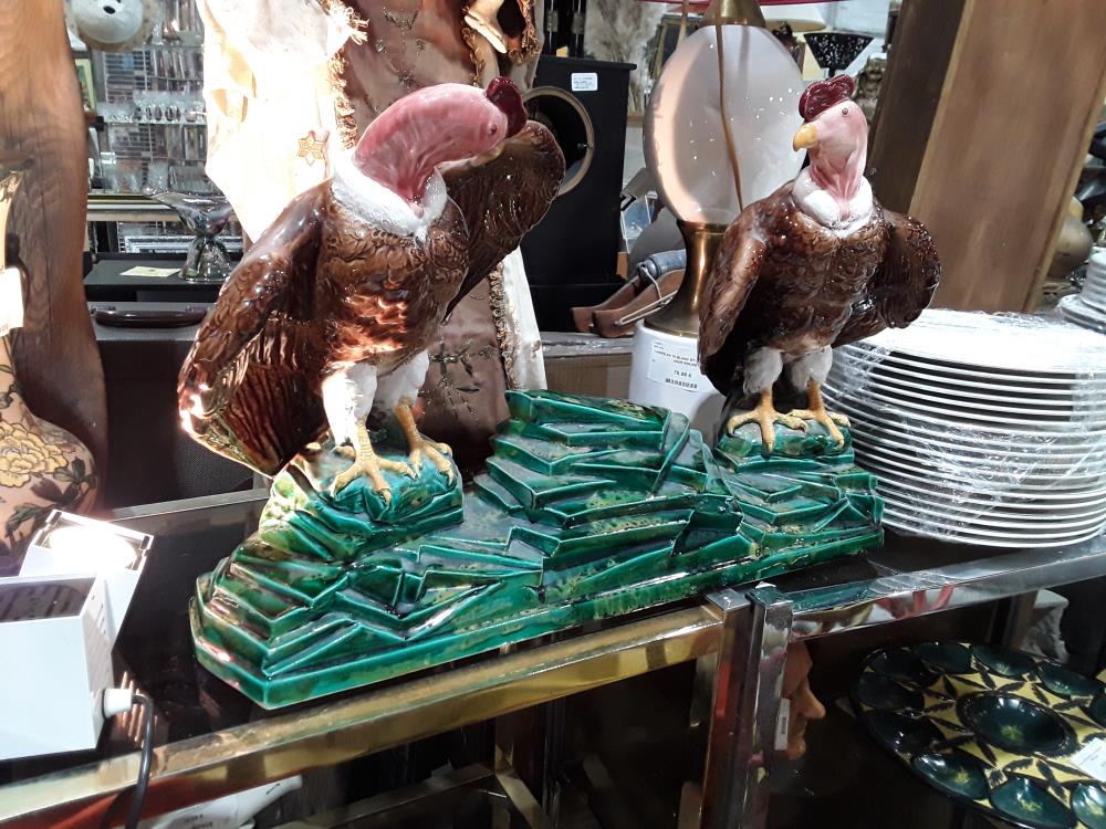 GARNITURE 2 VAUTOURS SUR SOCLE CERAMIQUE VERT