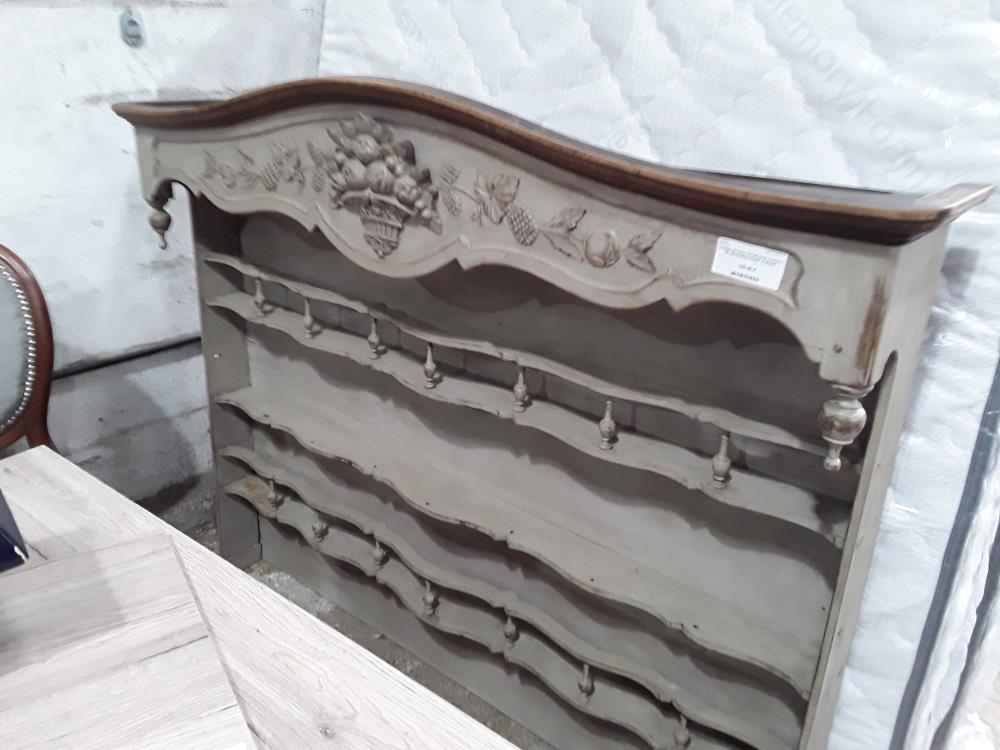 VAISSELIER BOIS PATINE GRIS CHAPEAU DE GENDARME PANIER  FLEURIS 150X125