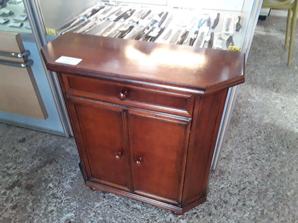 PETIT MEUBLE D ENTREE TEINTE ACAJOU 1T 2P