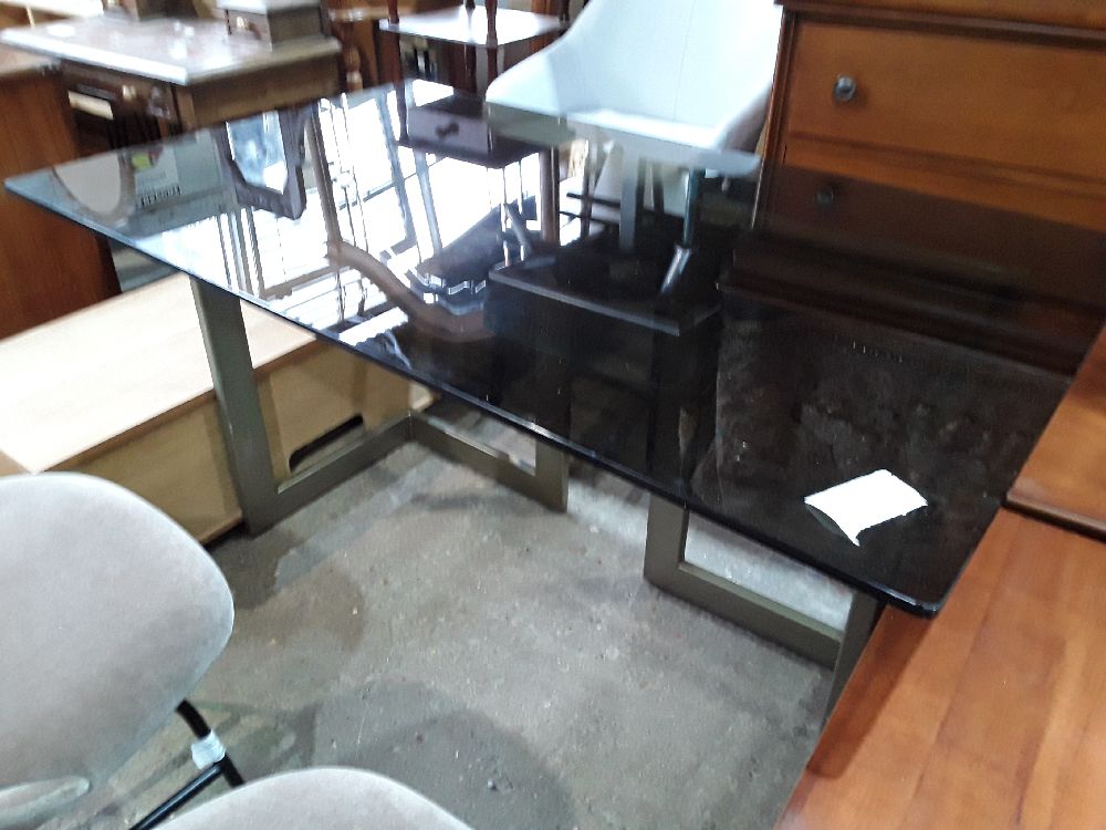BUREAU + CHAISE 70 VERRE FUME 130/80CM  2 PIEDS METAL BROSSE