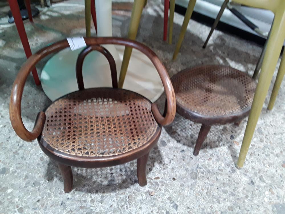 PETIT FAUTEUIL THONET ENFANT + REPOSE PIED