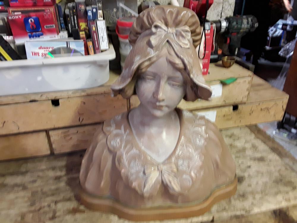 BUSTE JEUNE FEMME EN TERRE CUITE 19EME 40/45CM SIGNE 