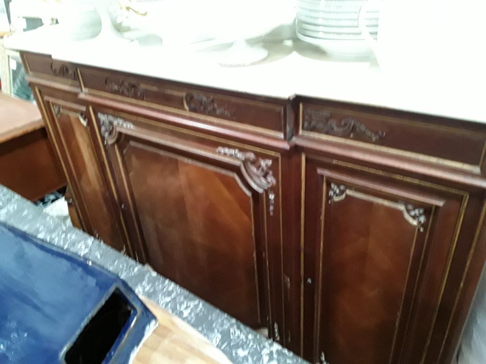 BUFFET DE STYLE LXV   140/60CM PETIT CORPS AVANCE 3P 1T DESSUS MARBRE